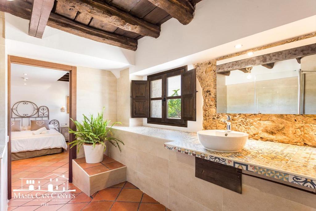 Masia Can Canyes & Spa photo 4