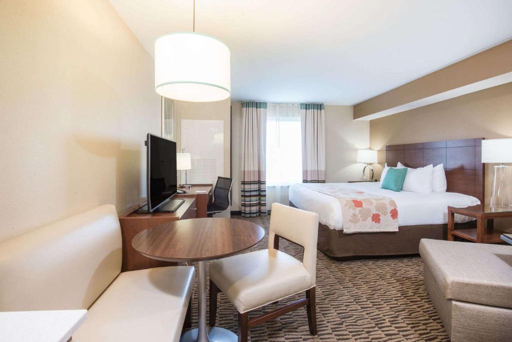 Hawthorn Suites by Wyndham Saint Clairsville photo 1