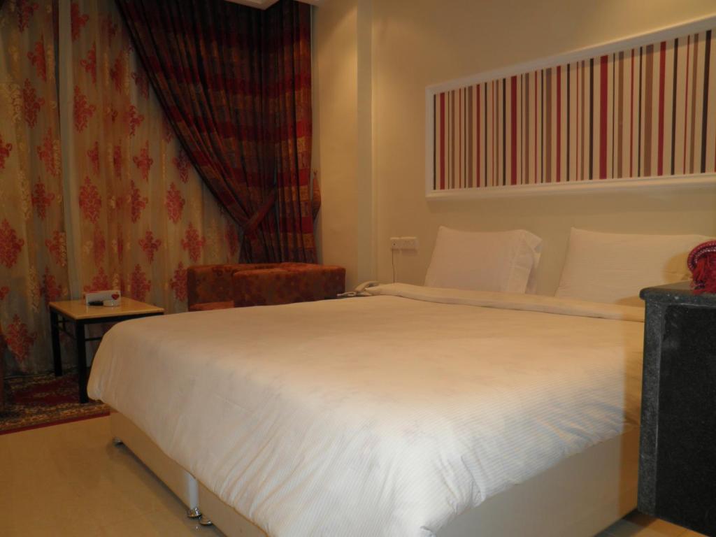 Marina Royal Hotel Suites photo 4