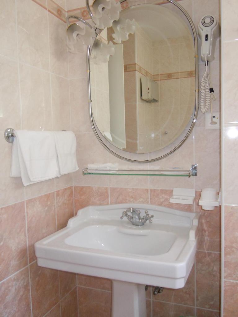 Двухместный (Стандартный двухместный номер с балконом и видом на озеро), Hotel Nassa Garni