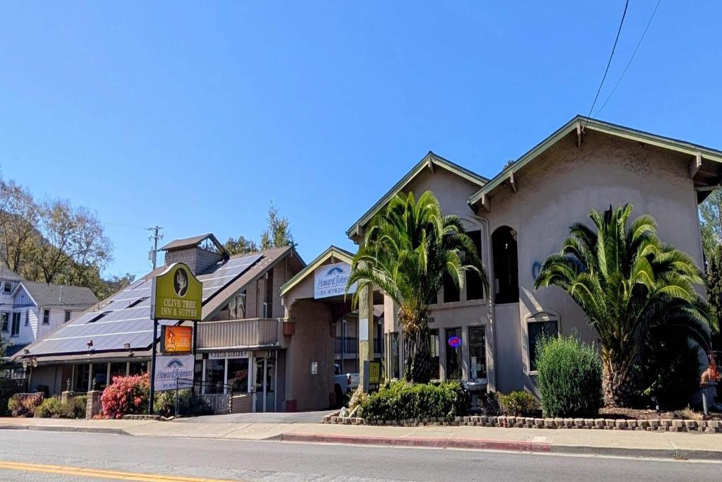 Olive Tree Inn & Suites, a Howard Johnson by Wyndham - Tap to explore photos