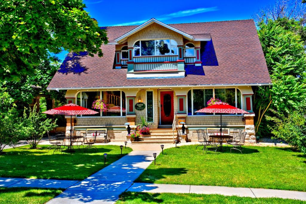 Bard's Inn image