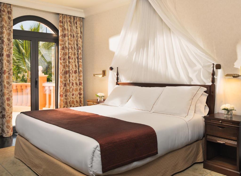 1881 Tenerife Madrigueras Golf Hotel - Tap to explore photos