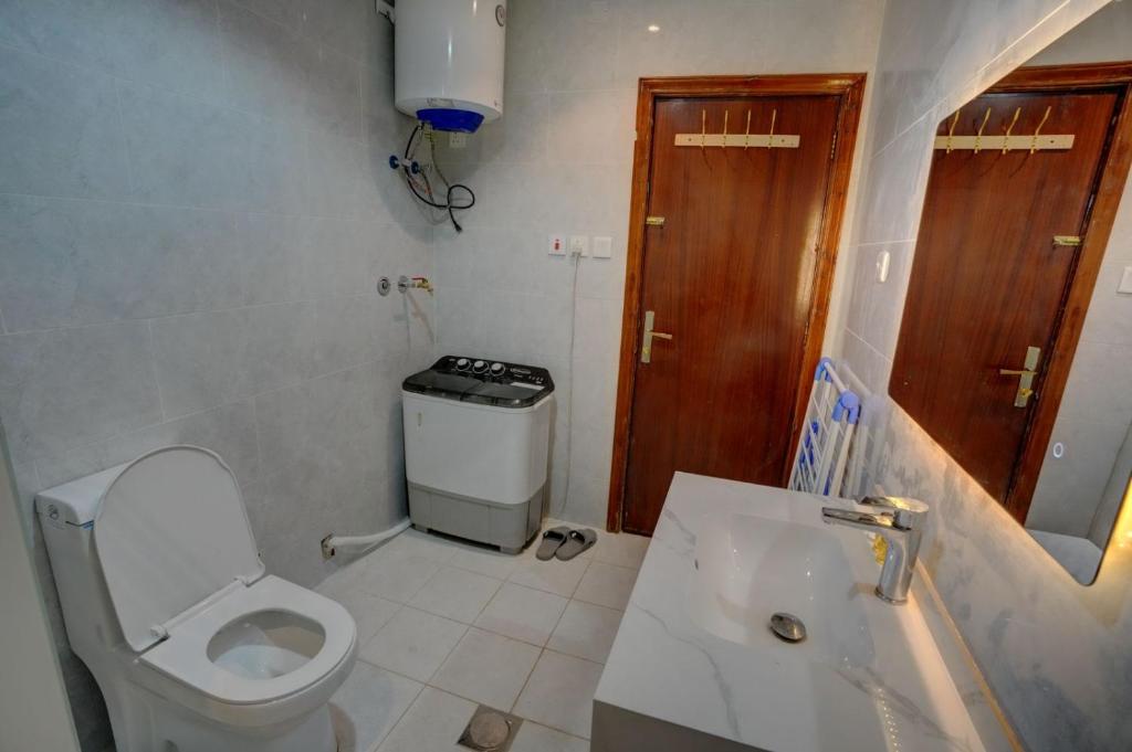 Al Bayt Al Madini Suites البيت المديني للأجنحة السكنية الخاصة - Tap to explore photos