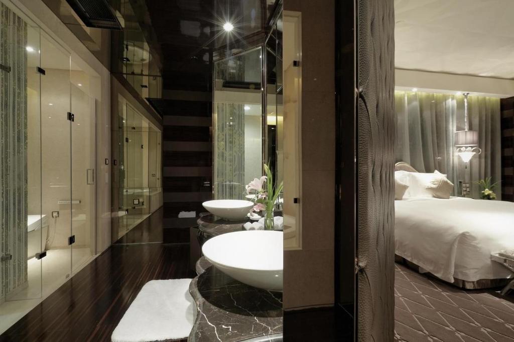 Сьюит (Улучшенный люкс), Chateau Star River Shanghai Minhang