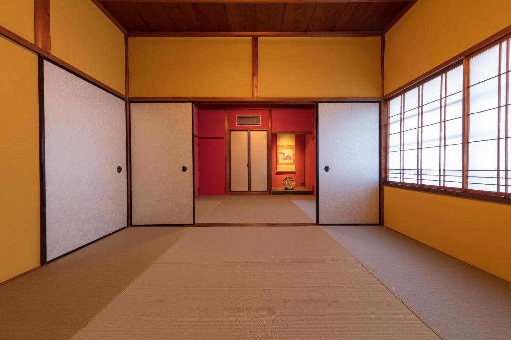 Hikoso-machi Kin no Ma photo 3