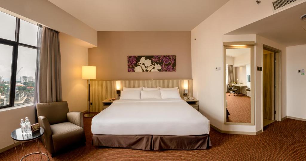 Трехместный (Номер Делюкс с кроватью размера «super king-size»), Sunway Hotel Georgetown Penang