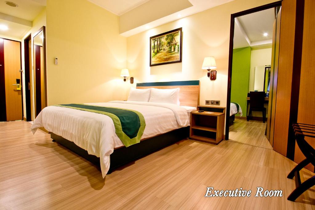 Green Batara Hotel Room Type - Corner Executive Double Room