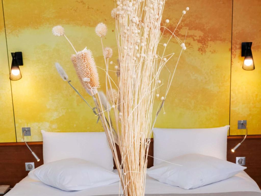 Mercure Rouen Centre Cathedrale Room Type - Suite with One Double Bed and One Sofa Bed