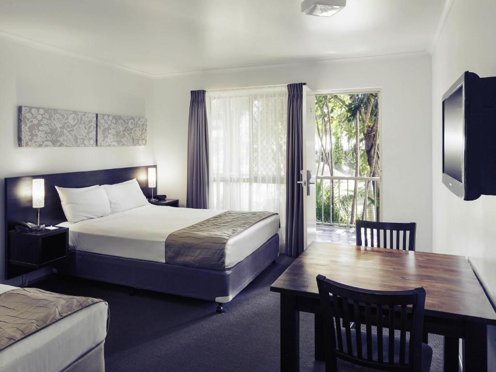Mercure Townsville Room Type - Standard Room with One Queen and One Single Bed