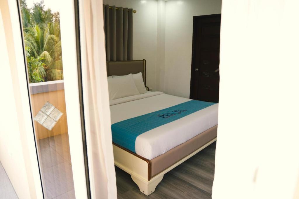 The Penta Beach Resort, San Narciso