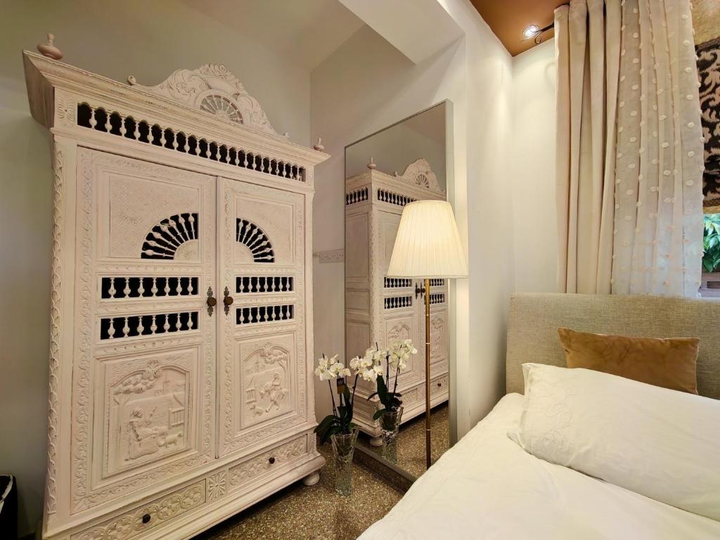 Villa Del Mar with Heated Pool & Spa - Tap to explore photos