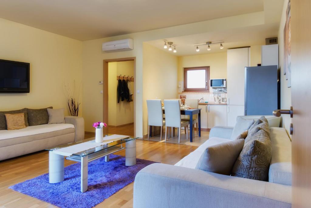 Апартаменты (Улучшенные апартаменты с 2 спальнями (для 6 взрослых)), Trendy Deluxe Apartments