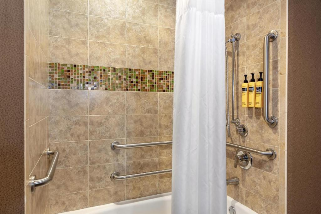 Best Western Plus Miami Executive Airport Hotel & Suites - Tap to explore photos