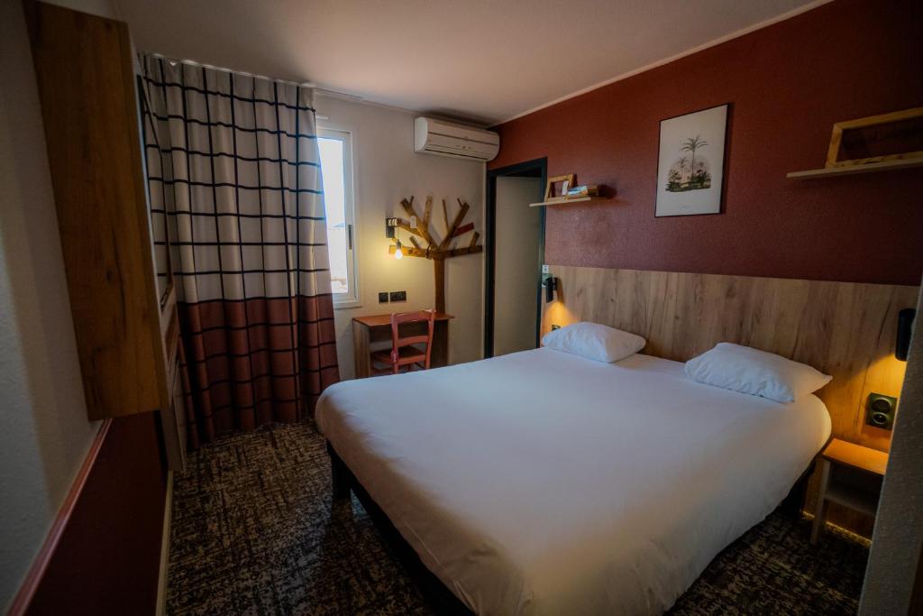 Greet Hotel Castres Saix  - Tap to explore photos