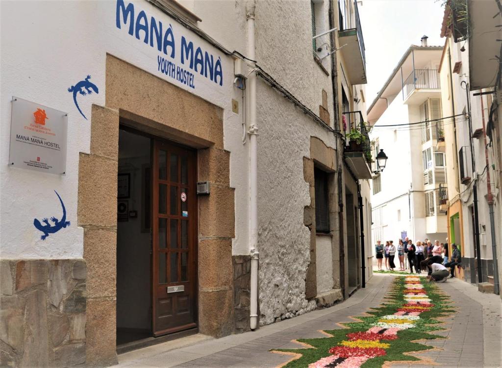 Mana Mana Youth Hostel photo 4