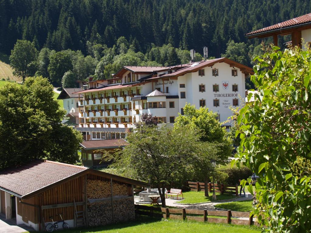 Landhotel Tirolerhof - Mai bis Mitte Juni kein Saunabetrieb photo 1
