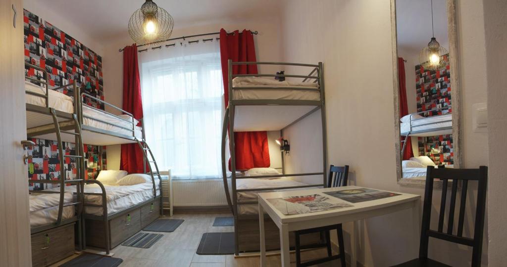 Номер (Односпальная кровать в общем номере с 6 кроватями), Hostel Lwowska 11