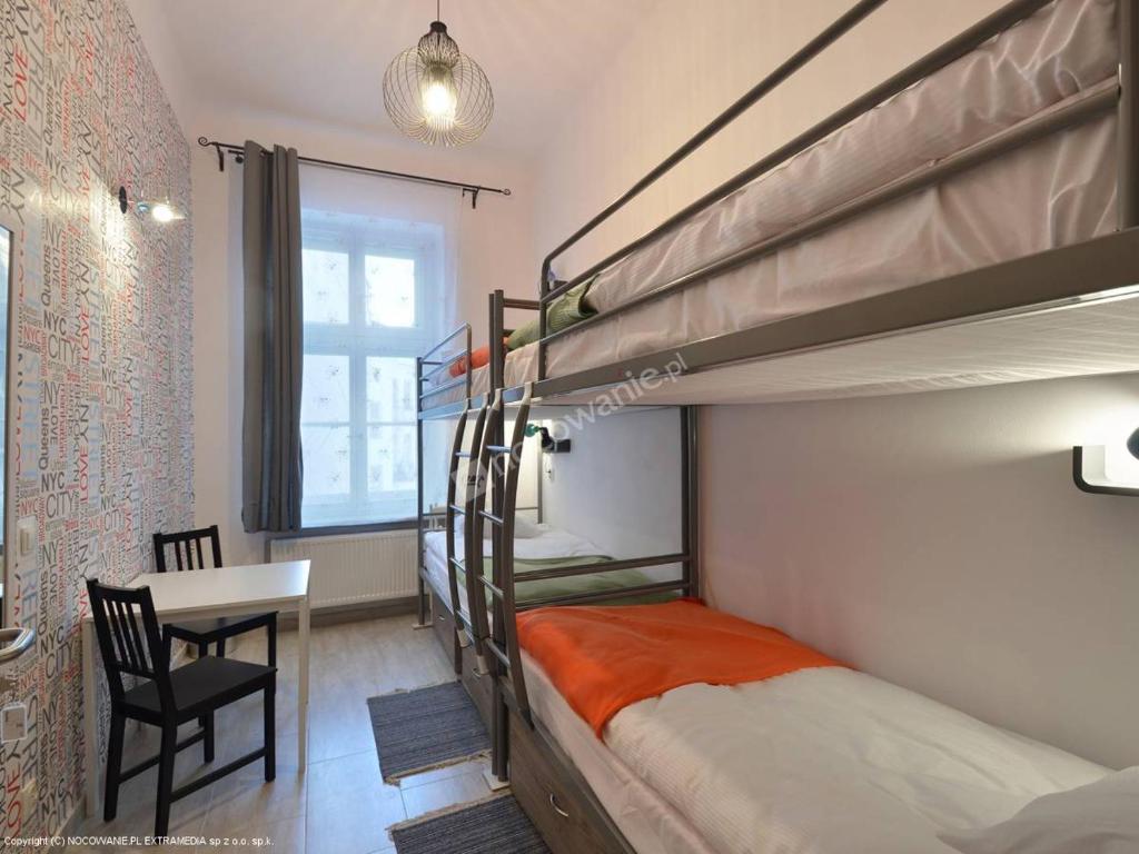 Номер (Кровать в общем 4-местном номере для мужчин и женщин), Hostel Lwowska 11