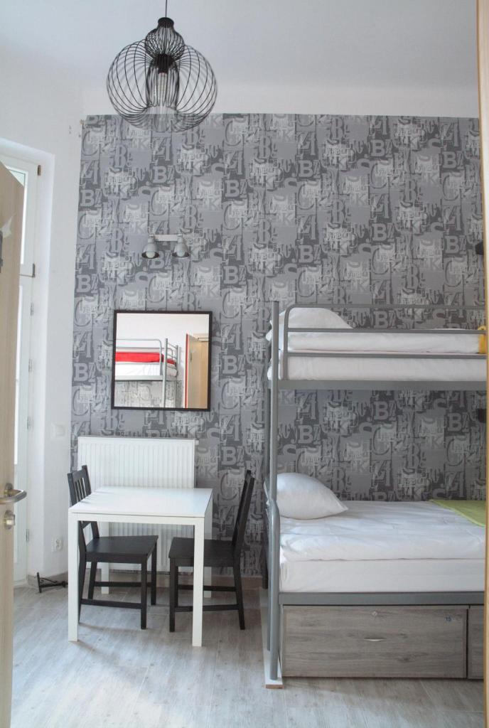 Номер (Кровать в общем номере для мужчин и женщин с 5 кроватями.), Hostel Lwowska 11