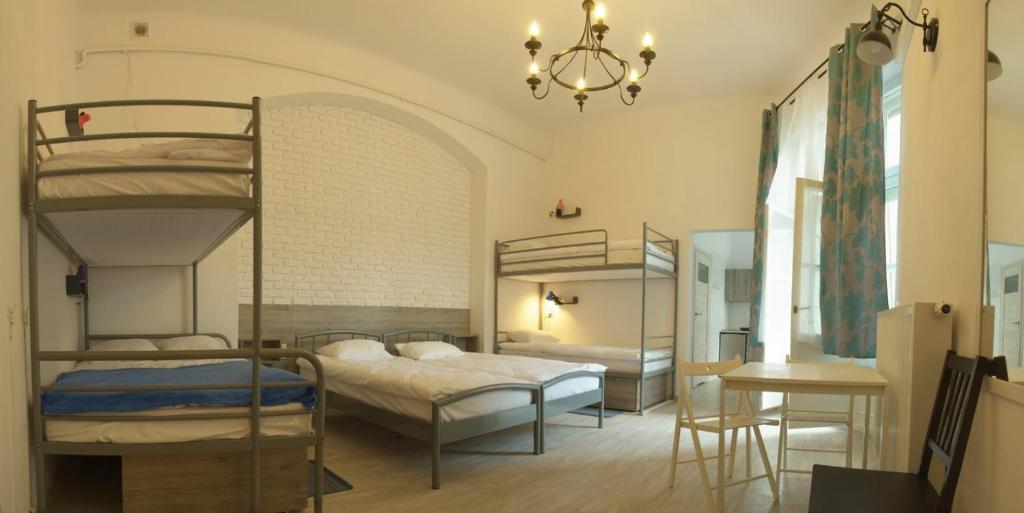 Апартаменты (Апартаменты с балконом), Hostel Lwowska 11
