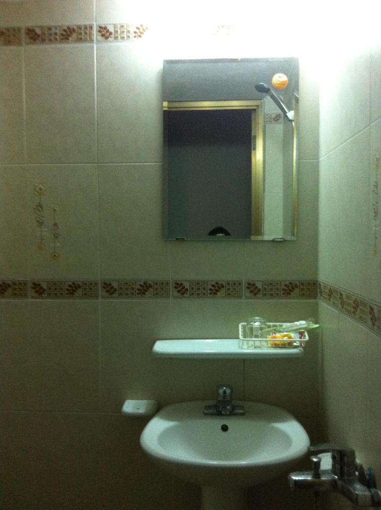 Номер (Односпальная кровать в общем номере для мужчин и женщин), Hanoi Evergreen Hotel