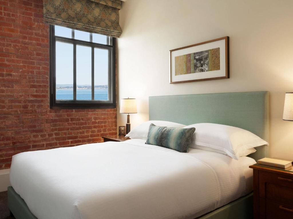 Fairmont Heritage Place, Ghirardelli Square Room Type - Three Bedroom Residence with Three King Beds and Sofa bed
