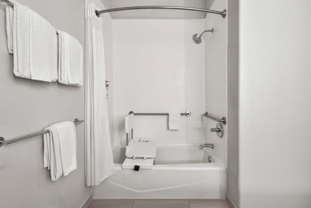 Holiday Inn Express Marble Falls - Tap to explore photos