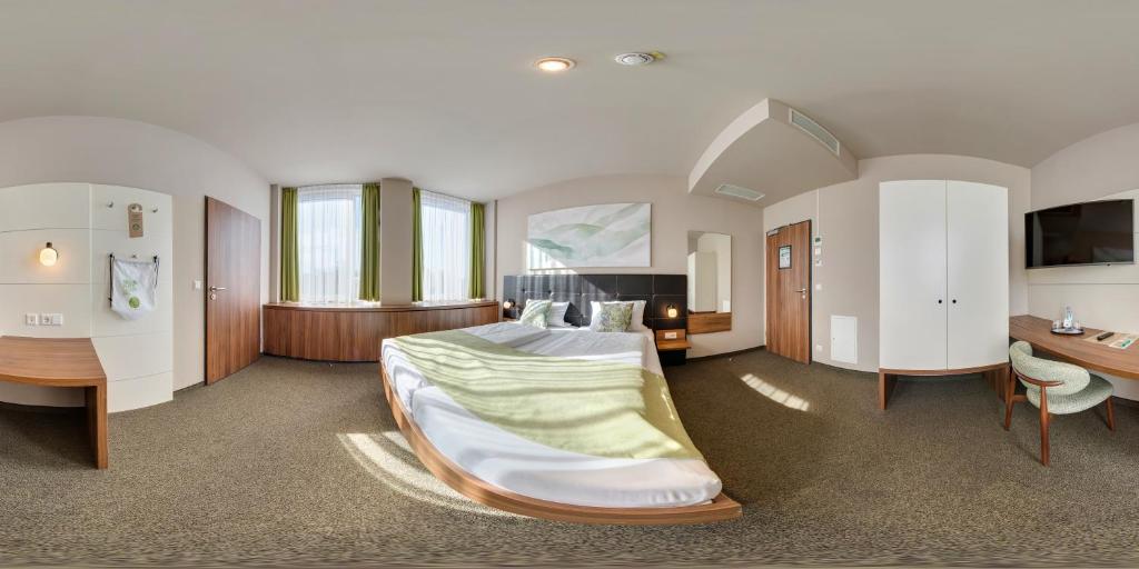 JOESEPP´S HOTEL am Schweizerberg - Tap to explore photos