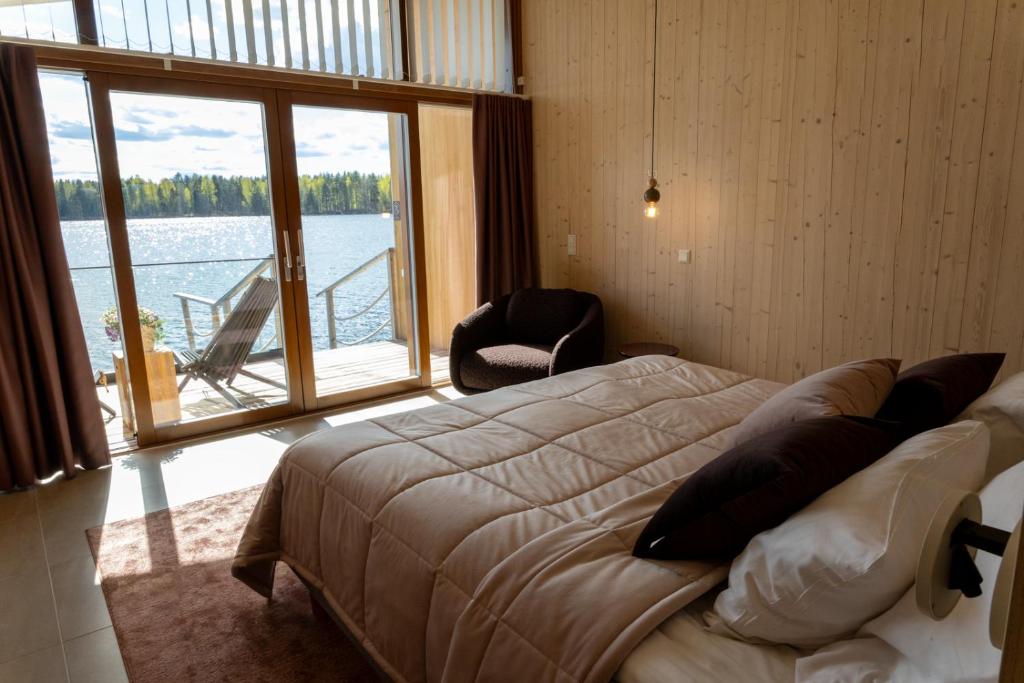 Bella Lake Resort - Tap to explore photos