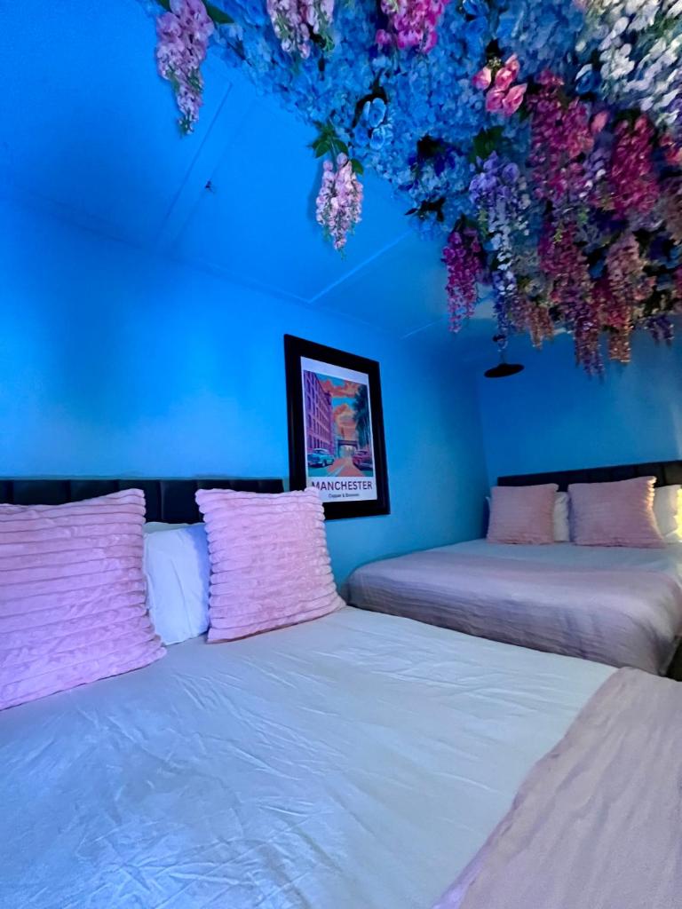 Manchester's ONLY themed slumber party suite for 8 with makeup room - Tap to explore photos
