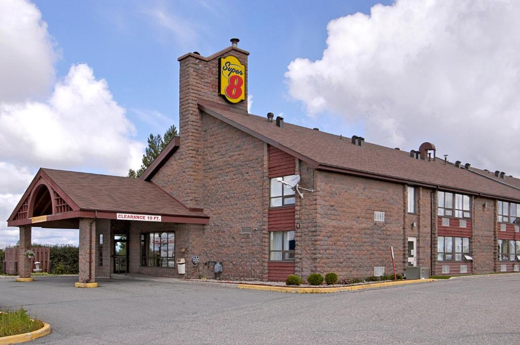 Super 8 by Wyndham Timmins ON photo 1
