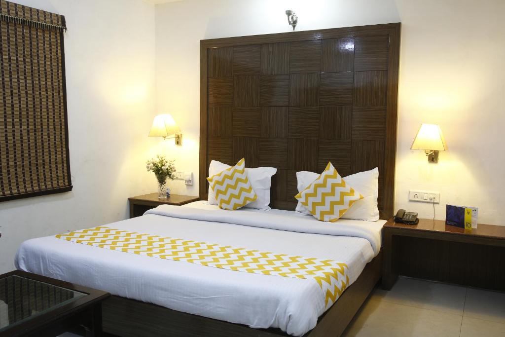 Двухместный (Двухместный номер Делюкс с 1 кроватью), FabHotel Mohan International Paharganj