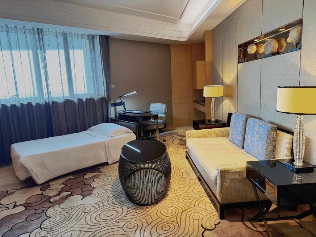 Crowne Plaza XI'AN - Tap to explore photos