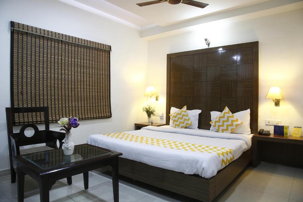 Двухместный (Двухместный номер Делюкс с 1 кроватью), FabHotel Mohan International Paharganj