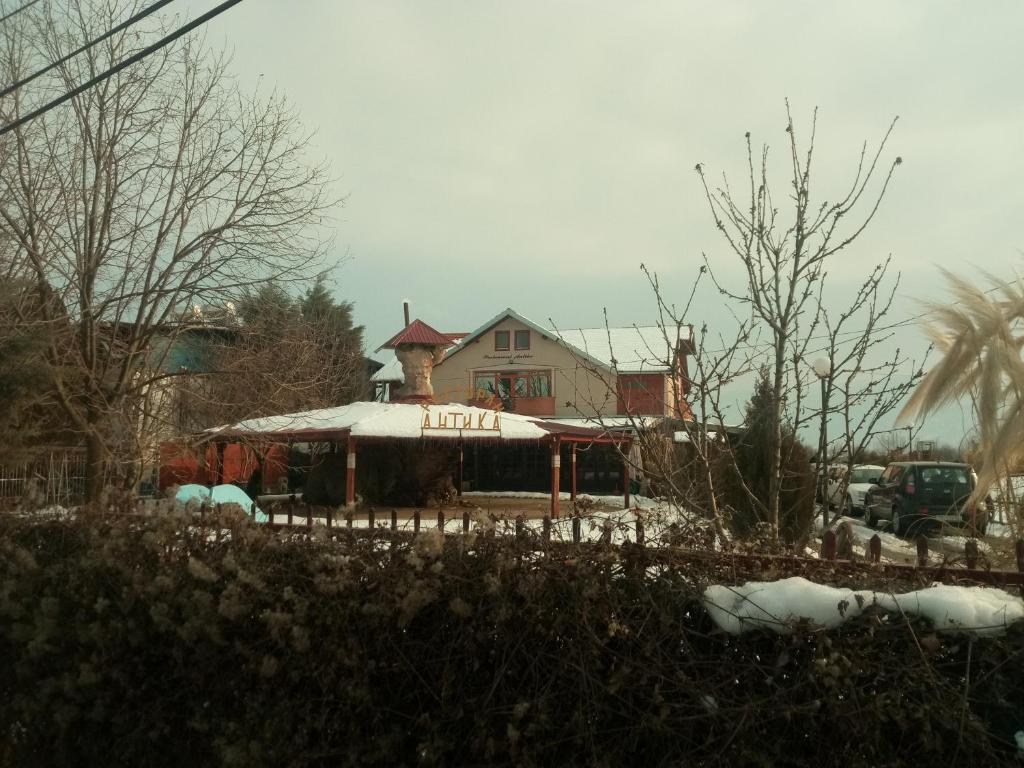 Hotel Restoran Antika photo 1