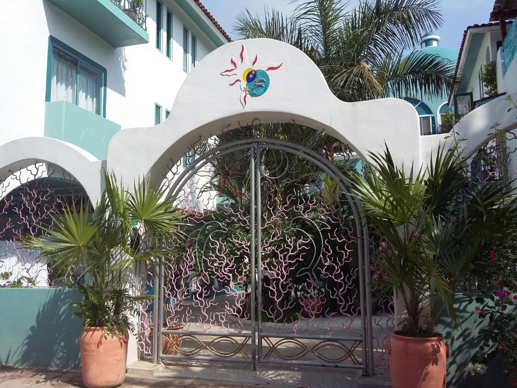 Delphinus Inn photo 3