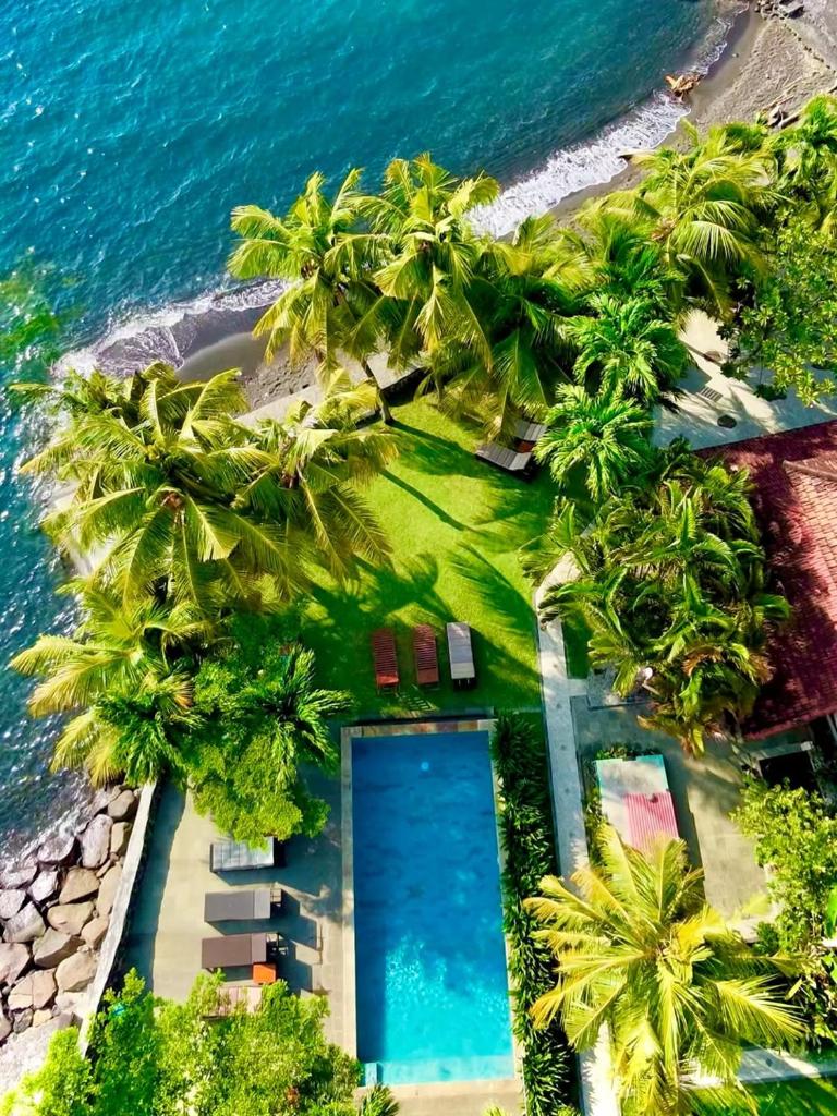 1000 Dream Bungalow - Tap to explore photos