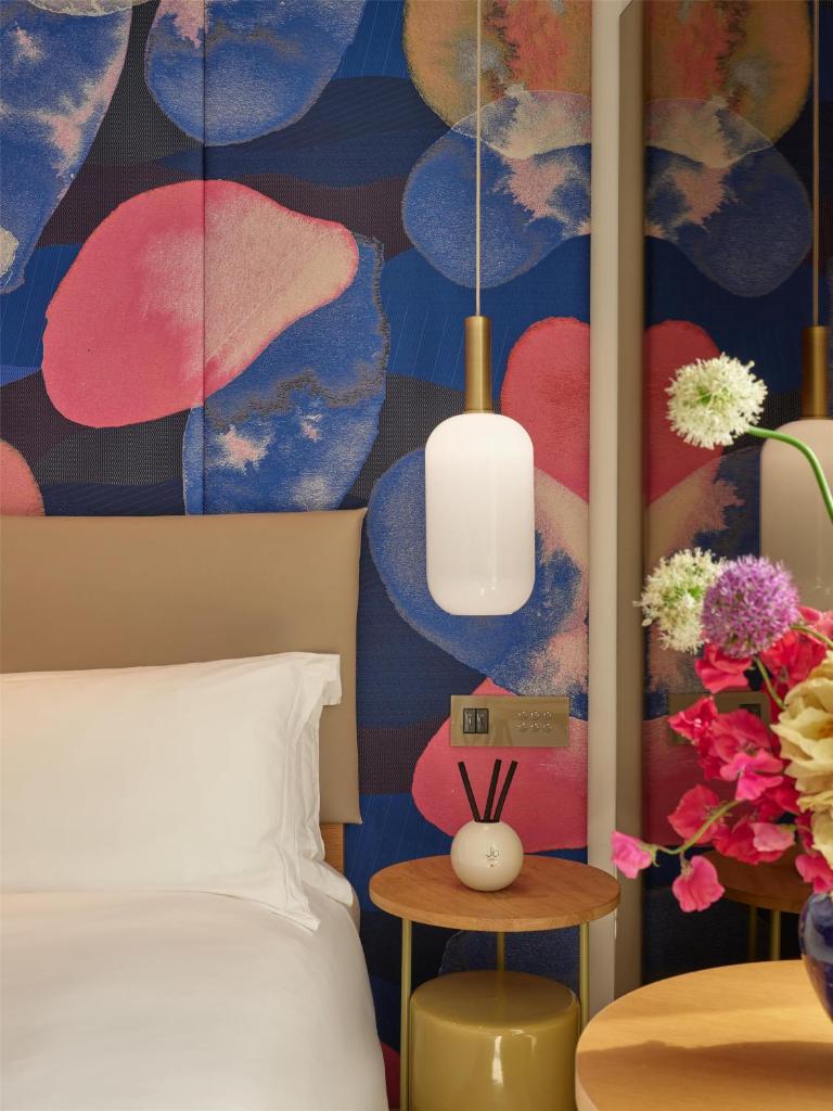 The BoTree London, Curio Collection by Hilton Room Type - Premium King Room - Disability Access