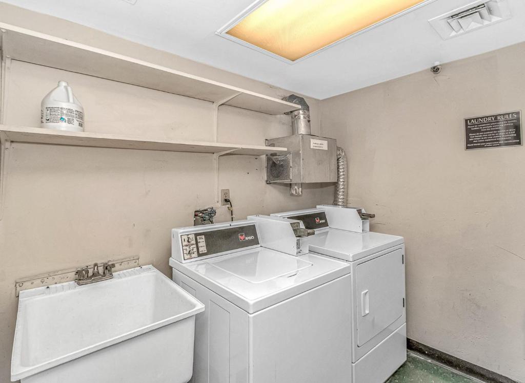Fully Updated Direct Ocean Front Studio with Panoramic Views Palace Resort 602 - Tap to explore photos