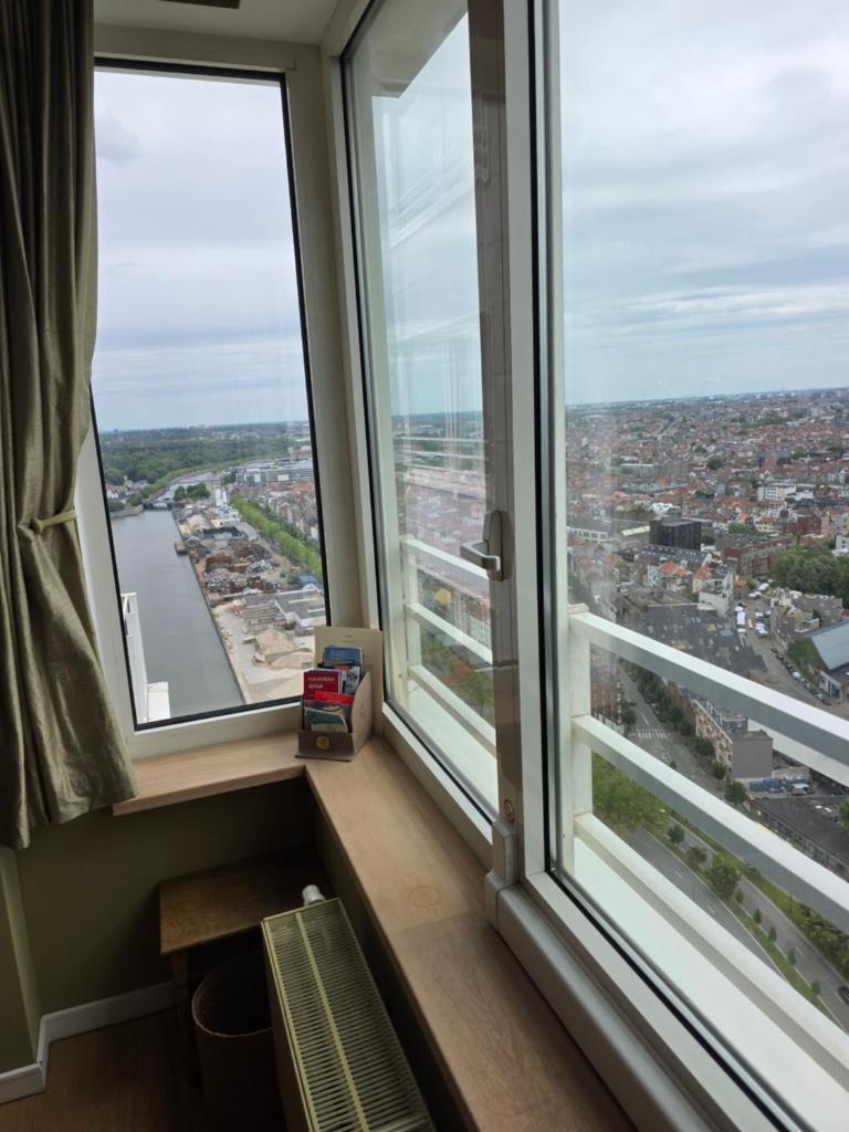 Romantics rooms in Brussels sky - Tap to explore photos