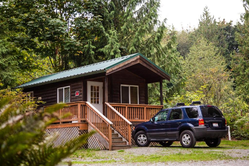 Mount Vernon Camping Resort Studio Cabin 4 image