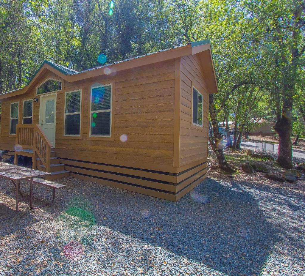 Ponderosa Camping Resort One-Bedroom Cabin 4 image