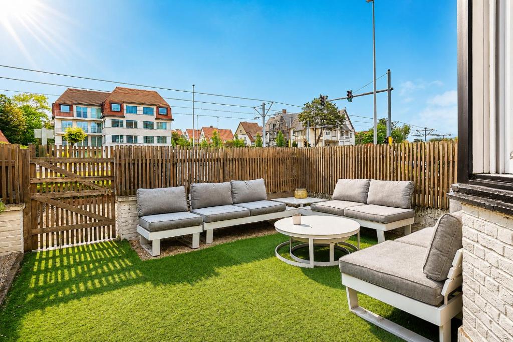 Instant Knokke - Tap to explore photos