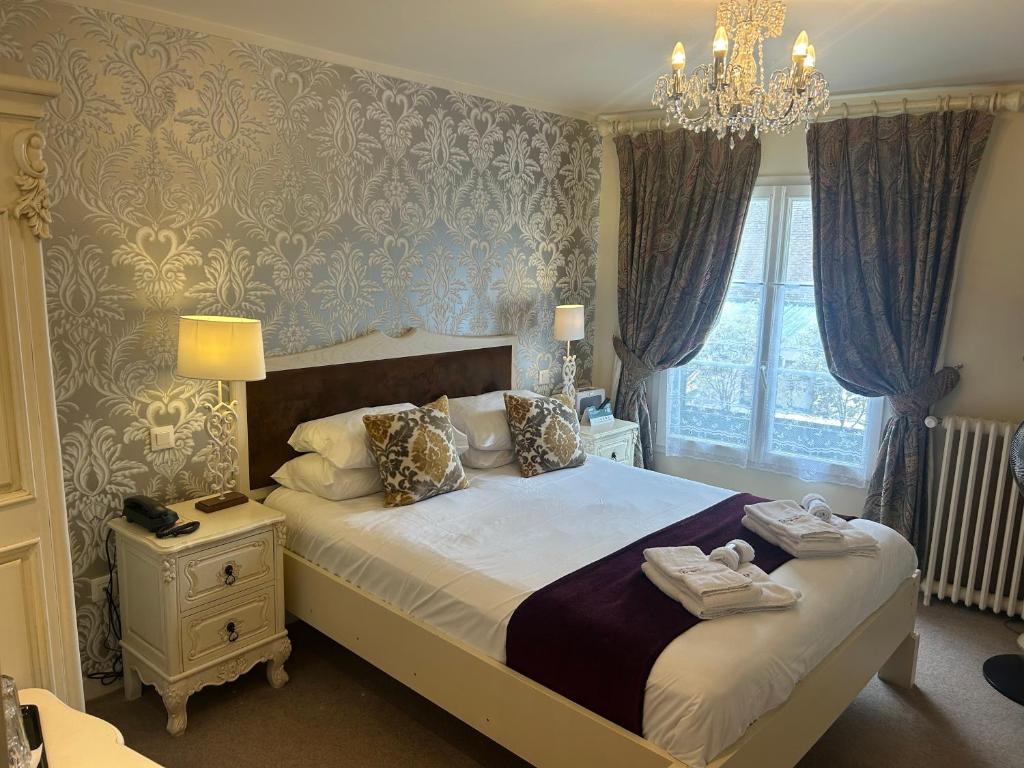 Logis Hotel De France Room Type - Deluxe Family Room