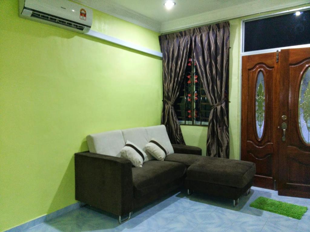 Homestay Izzahrah Arau UNIFI, Fully Aircond photo 4