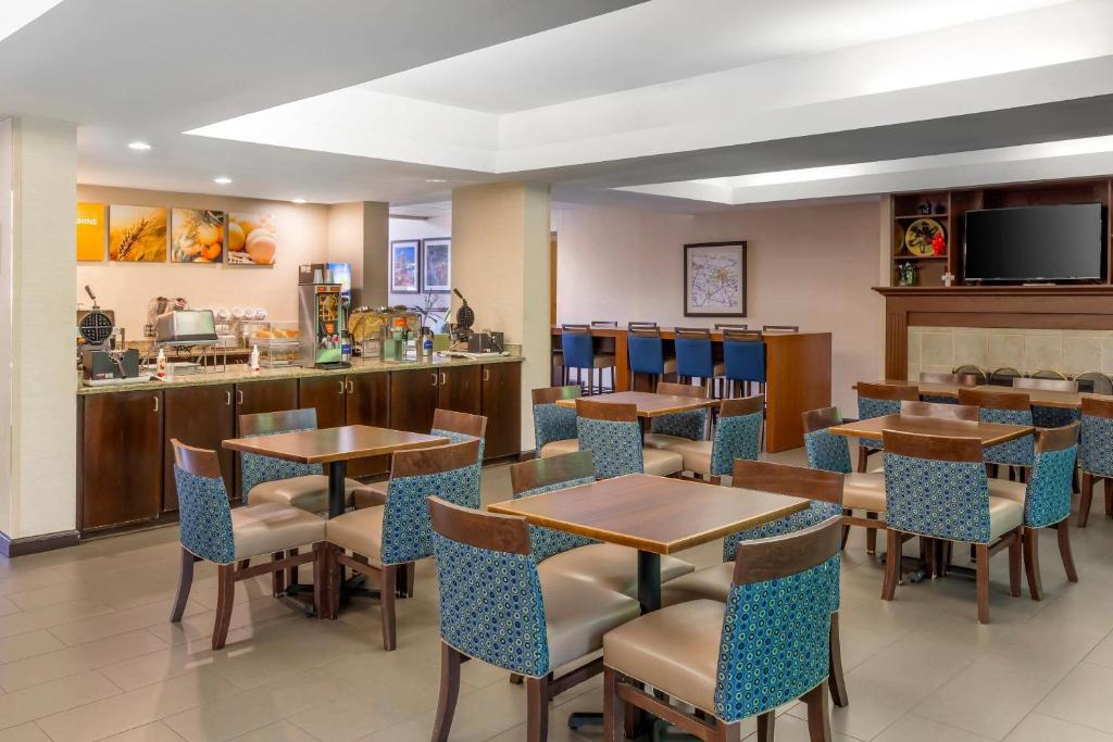 Comfort Suites Regency Park - Tap to explore photos