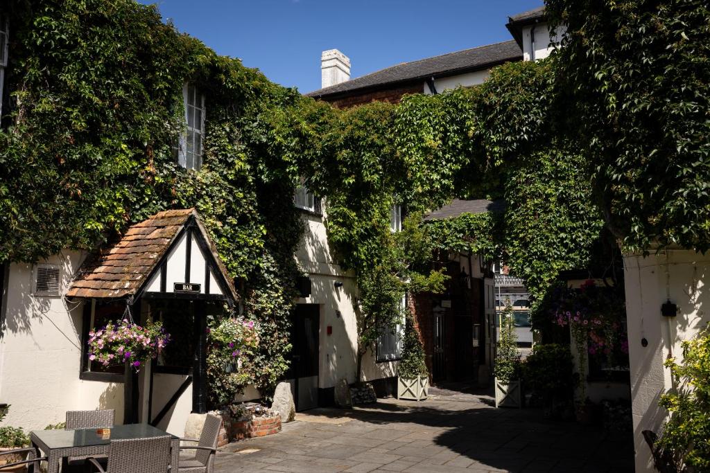 Best Western Red Lion Hotel - Tap to explore photos