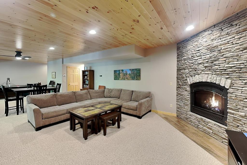 Claralea Lodge by Taylor Made Deep Creek - Tap to explore photos