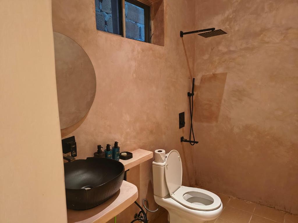 ROHO-Residence - Tap to explore photos
